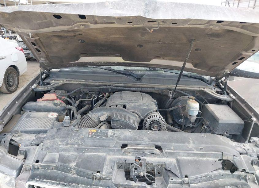 Photo 10 of 2013 Chevrolet Suburban 1500 LT (VIN 1GNSCJE04DR153083)