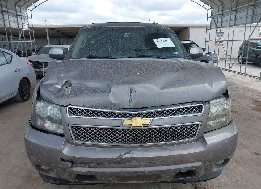 Photo 12 of 2013 Chevrolet Suburban 1500 LT (VIN 1GNSCJE04DR153083)