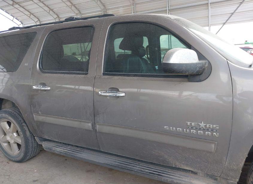 Photo 13 of 2013 Chevrolet Suburban 1500 LT (VIN 1GNSCJE04DR153083)