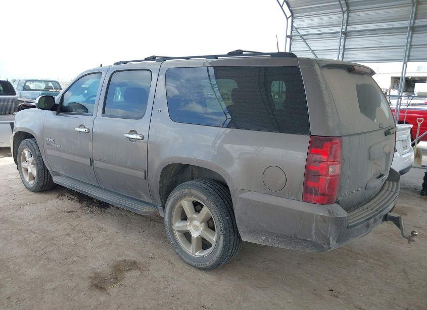 Photo 3 of 2013 Chevrolet Suburban 1500 LT (VIN 1GNSCJE04DR153083)