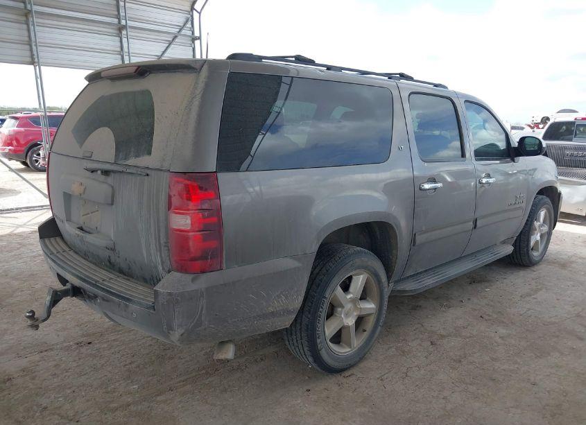 Photo 4 of 2013 Chevrolet Suburban 1500 LT (VIN 1GNSCJE04DR153083)