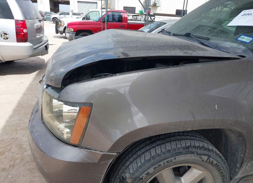 Photo 6 of 2013 Chevrolet Suburban 1500 LT (VIN 1GNSCJE04DR153083)