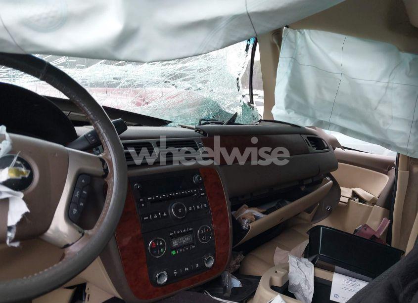 Photo 6 of 2011 Chevrolet Suburban 1500 LT1 (VIN 1GNSCJE05BR139092)