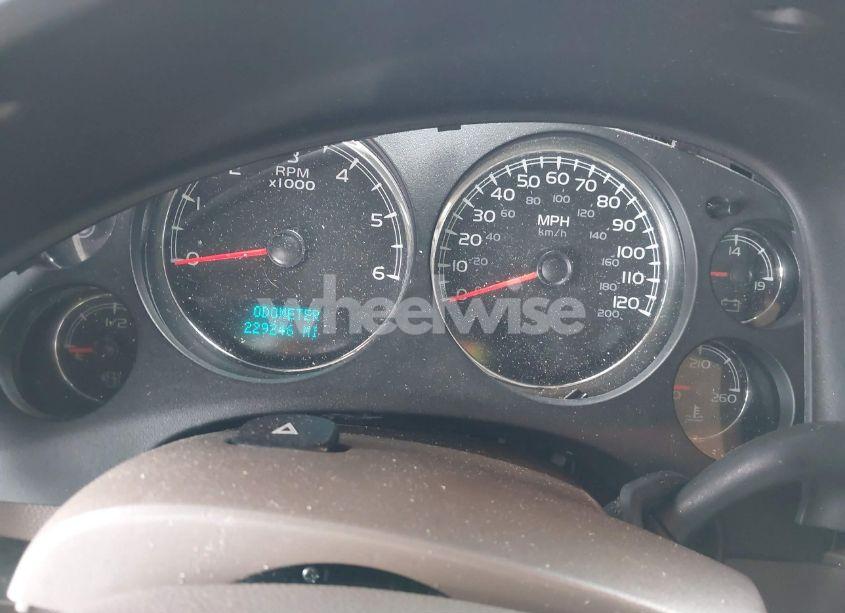 Photo 7 of 2011 Chevrolet Suburban 1500 LT1 (VIN 1GNSCJE05BR139092)