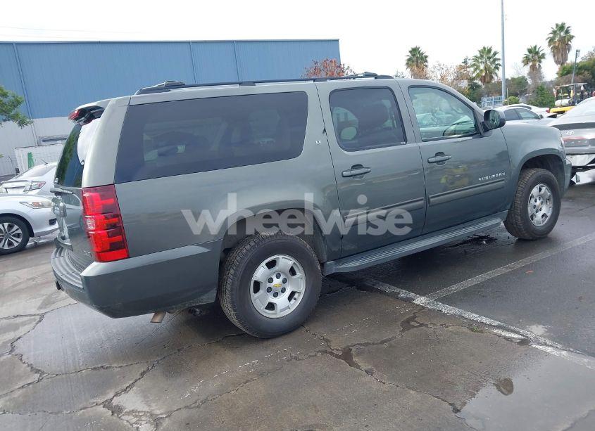 Photo 4 of 2011 Chevrolet Suburban 1500 LT1 (VIN 1GNSCJE05BR164719)