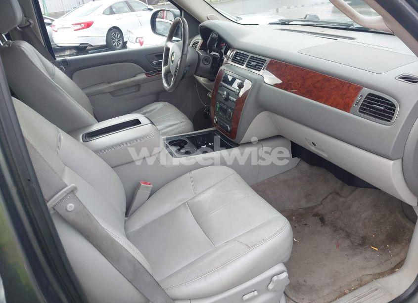 Photo 5 of 2011 Chevrolet Suburban 1500 LT1 (VIN 1GNSCJE05BR164719)