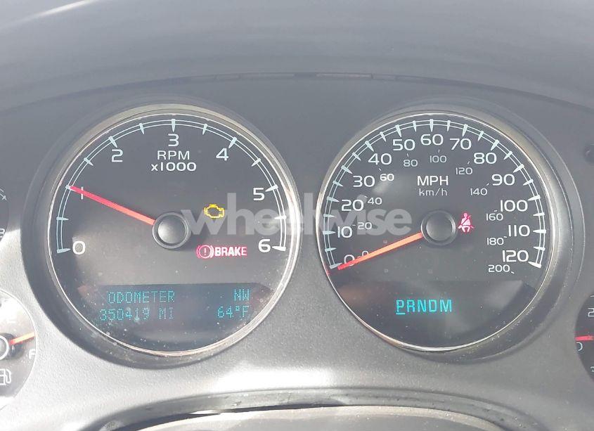 Photo 7 of 2011 Chevrolet Suburban 1500 LT1 (VIN 1GNSCJE05BR164719)