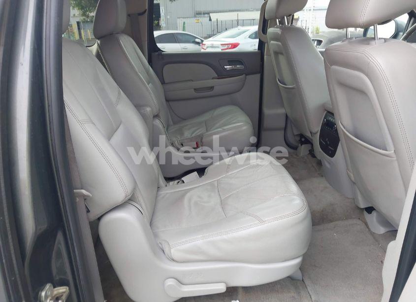 Photo 8 of 2011 Chevrolet Suburban 1500 LT1 (VIN 1GNSCJE05BR164719)