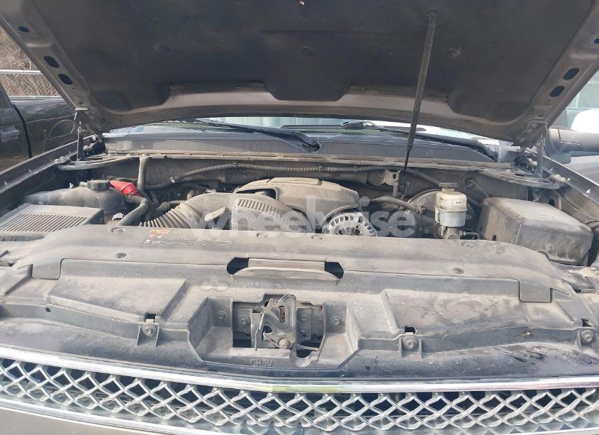 Photo 10 of 2011 Chevrolet Suburban 1500 LT1 (VIN 1GNSCJE05BR280261)