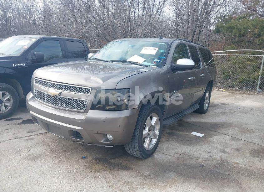 Photo 2 of 2011 Chevrolet Suburban 1500 LT1 (VIN 1GNSCJE05BR280261)