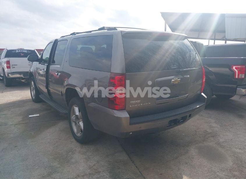 Photo 3 of 2011 Chevrolet Suburban 1500 LT1 (VIN 1GNSCJE05BR280261)