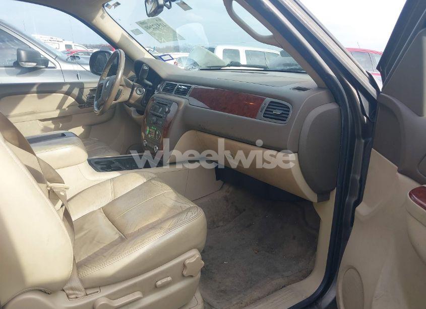 Photo 5 of 2011 Chevrolet Suburban 1500 LT1 (VIN 1GNSCJE05BR280261)