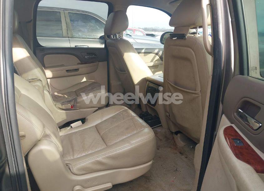 Photo 8 of 2011 Chevrolet Suburban 1500 LT1 (VIN 1GNSCJE05BR280261)