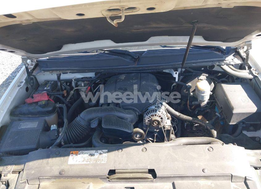 Photo 10 of 2011 Chevrolet Suburban 1500 LT1 (VIN 1GNSCJE05BR357775)