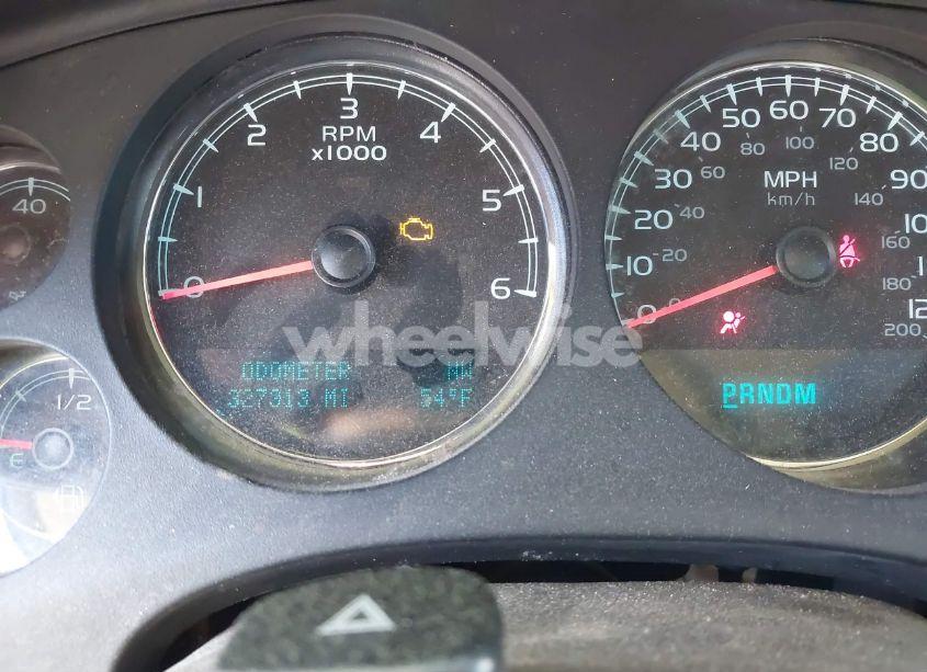 Photo 7 of 2011 Chevrolet Suburban 1500 LT1 (VIN 1GNSCJE05BR357775)