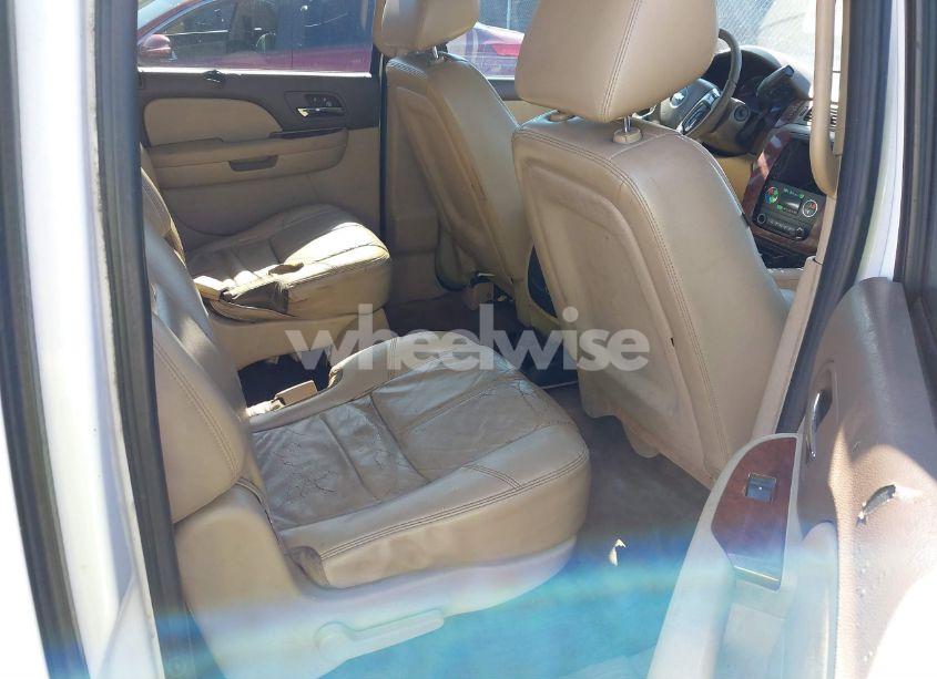 Photo 8 of 2011 Chevrolet Suburban 1500 LT1 (VIN 1GNSCJE05BR357775)