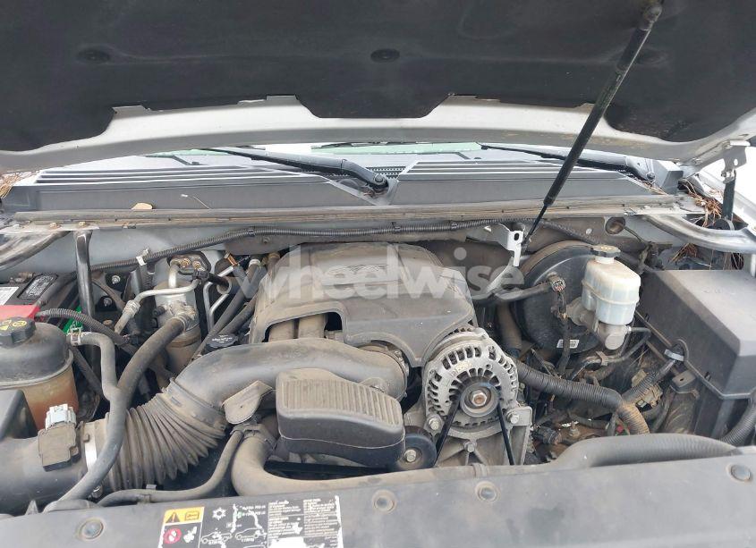 Photo 10 of 2012 Chevrolet Suburban 1500 LT (VIN 1GNSCJE05CR134749)