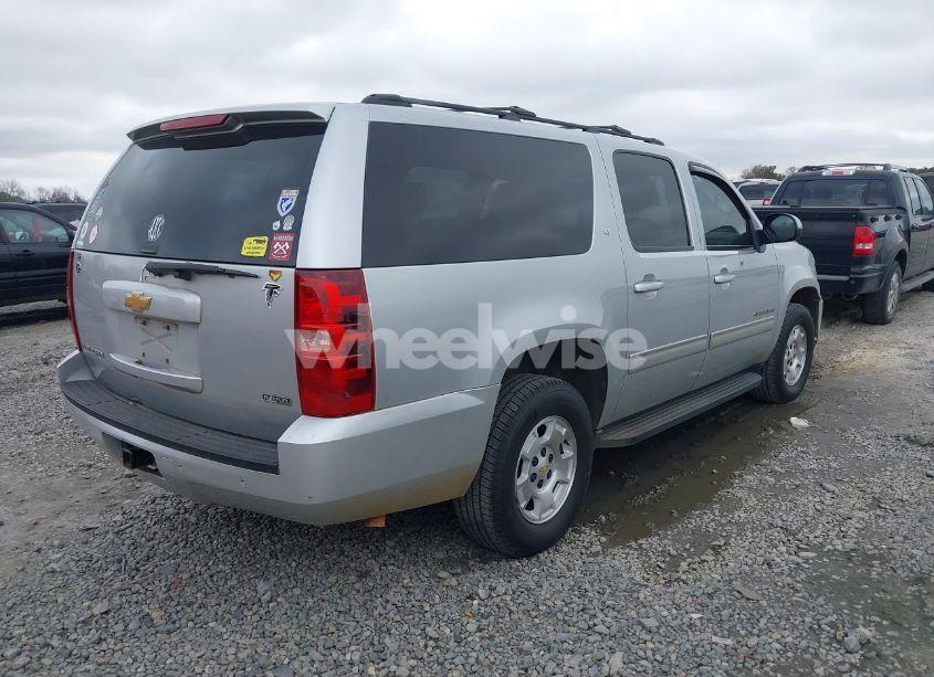 Photo 4 of 2012 Chevrolet Suburban 1500 LT (VIN 1GNSCJE05CR134749)