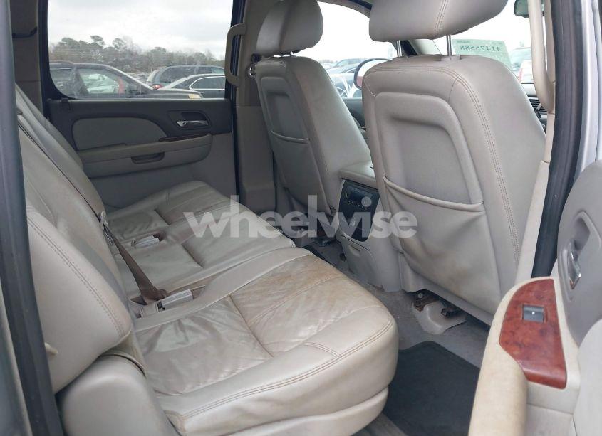 Photo 8 of 2012 Chevrolet Suburban 1500 LT (VIN 1GNSCJE05CR134749)