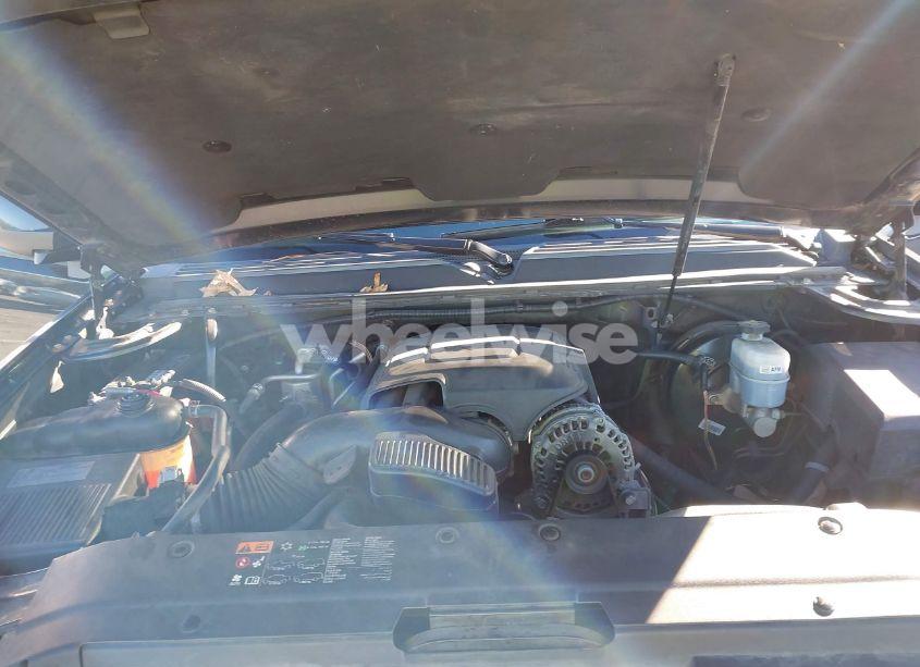 Photo 10 of 2012 Chevrolet Suburban 1500 LT (VIN 1GNSCJE05CR255765)