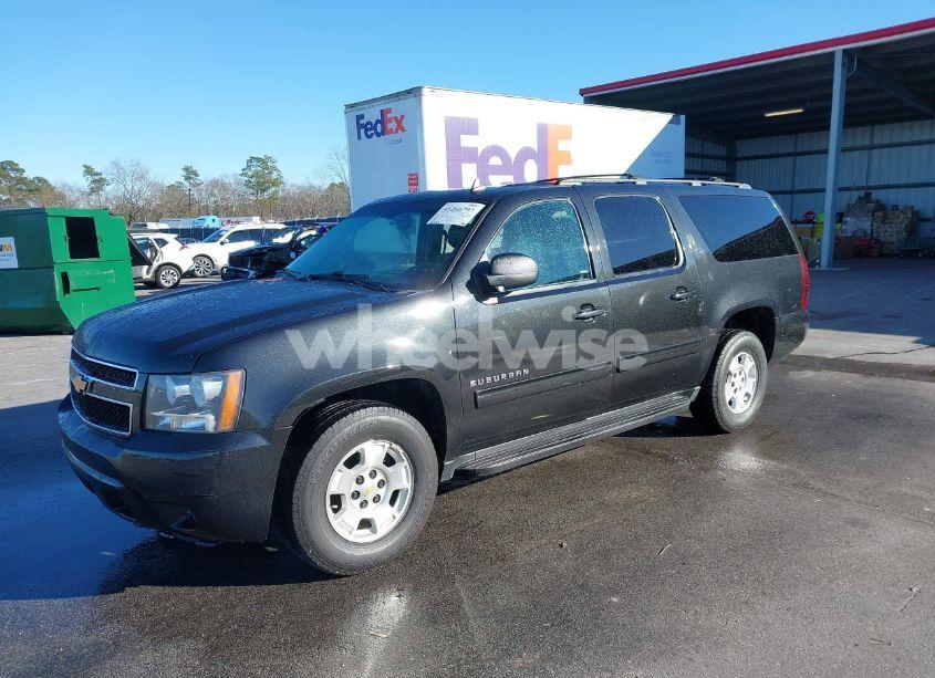Photo 2 of 2012 Chevrolet Suburban 1500 LT (VIN 1GNSCJE05CR255765)