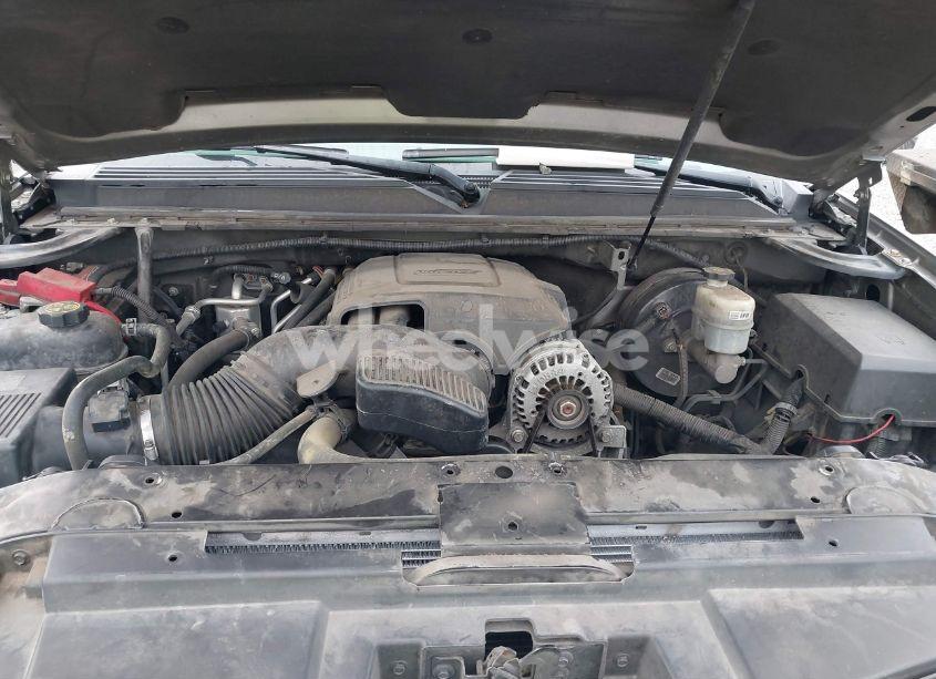 Photo 10 of 2012 Chevrolet Suburban 1500 LT (VIN 1GNSCJE05CR277815)