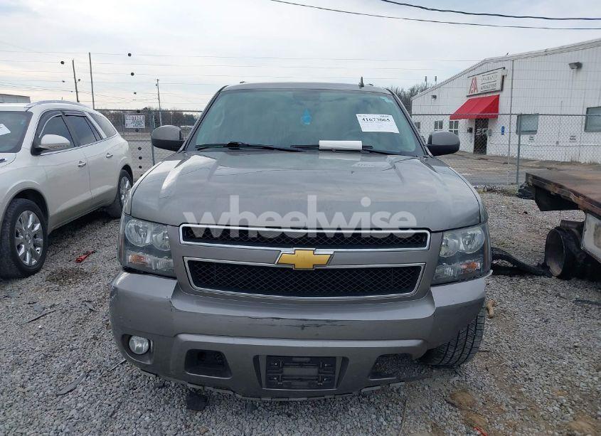 Photo 12 of 2012 Chevrolet Suburban 1500 LT (VIN 1GNSCJE05CR277815)