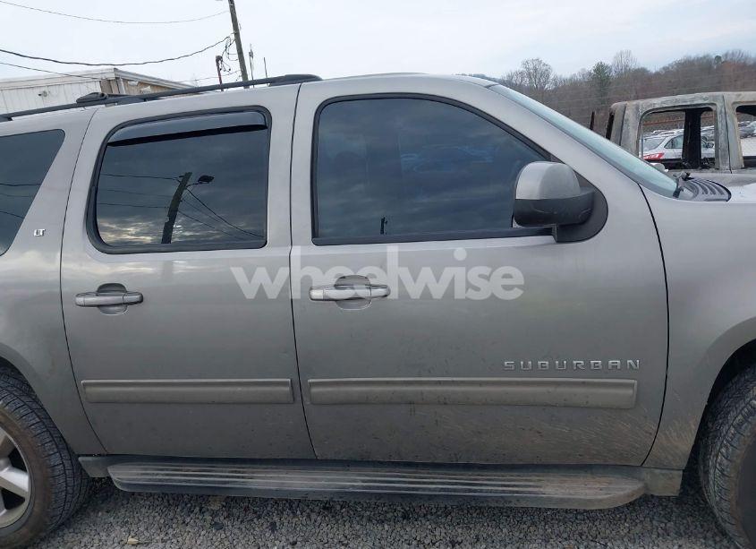 Photo 13 of 2012 Chevrolet Suburban 1500 LT (VIN 1GNSCJE05CR277815)