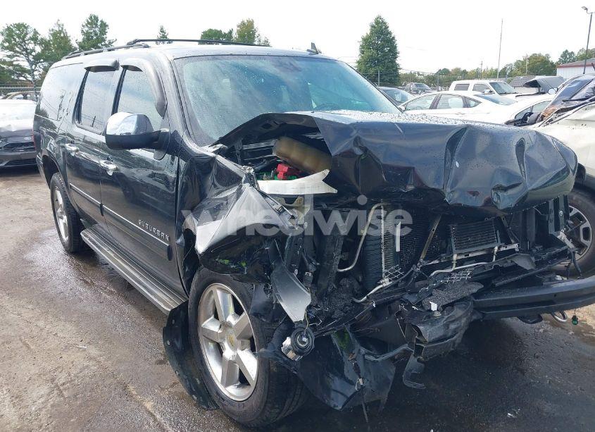 2013 Chevrolet Suburban 1500 LT (VIN 1GNSCJE05DR120061) main photo