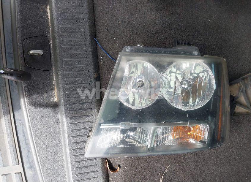 Photo 12 of 2013 Chevrolet Suburban 1500 LT (VIN 1GNSCJE05DR120061)