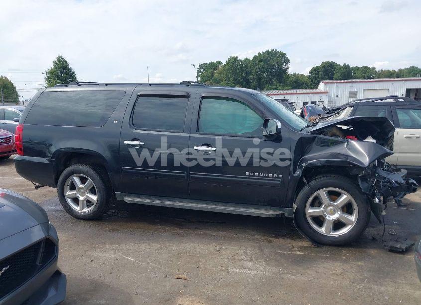 Photo 14 of 2013 Chevrolet Suburban 1500 LT (VIN 1GNSCJE05DR120061)