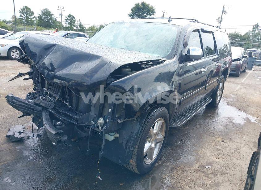 Photo 2 of 2013 Chevrolet Suburban 1500 LT (VIN 1GNSCJE05DR120061)