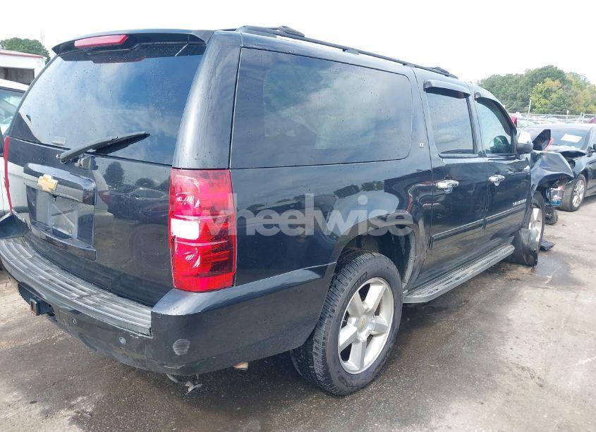 Photo 4 of 2013 Chevrolet Suburban 1500 LT (VIN 1GNSCJE05DR120061)