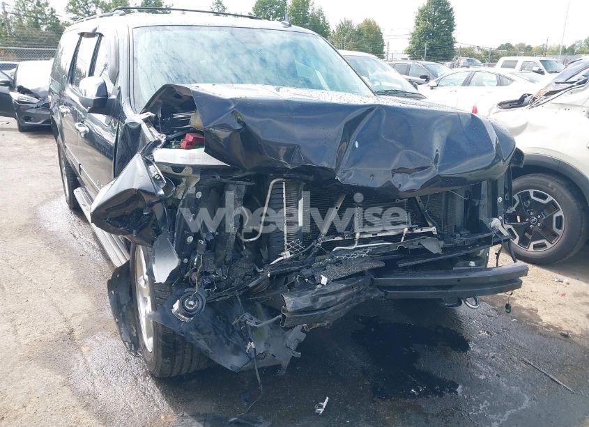 Photo 6 of 2013 Chevrolet Suburban 1500 LT (VIN 1GNSCJE05DR120061)