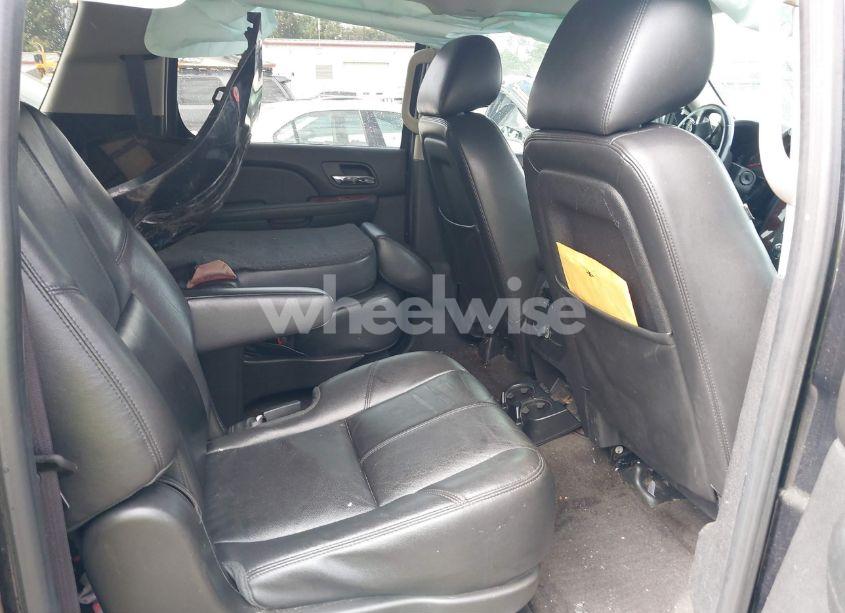 Photo 8 of 2013 Chevrolet Suburban 1500 LT (VIN 1GNSCJE05DR120061)