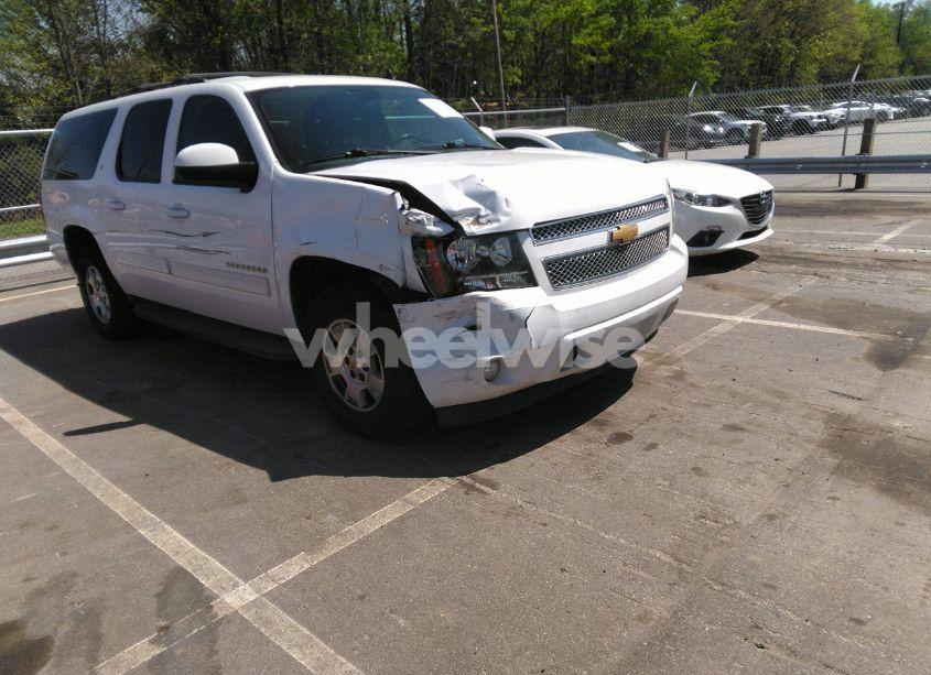 2014 Chevrolet Suburban 1500 LT (VIN 1GNSCJE05ER117663) main photo