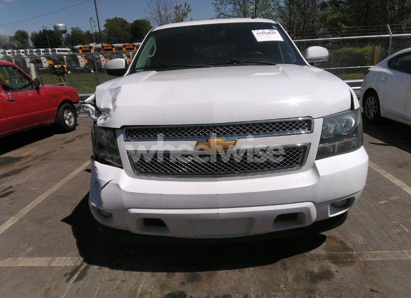 Photo 12 of 2014 Chevrolet Suburban 1500 LT (VIN 1GNSCJE05ER117663)