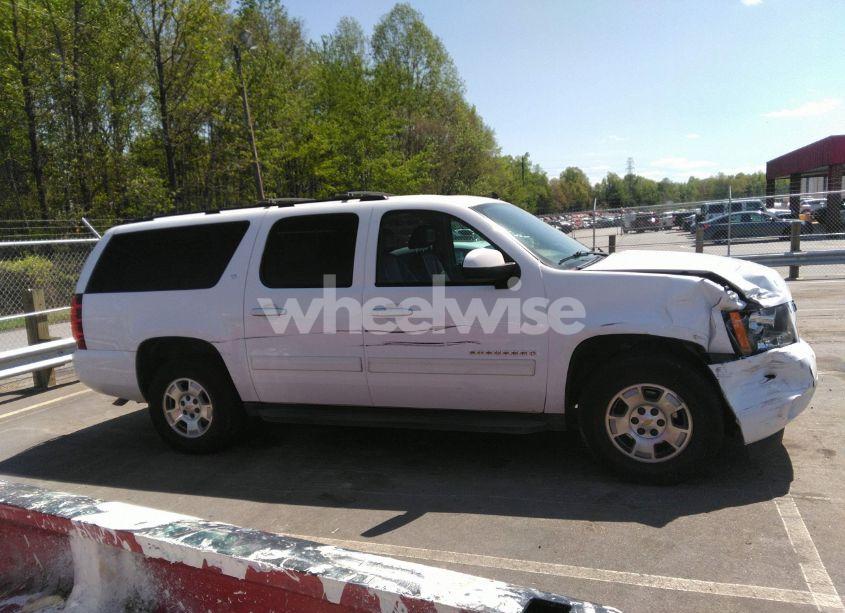 Photo 13 of 2014 Chevrolet Suburban 1500 LT (VIN 1GNSCJE05ER117663)