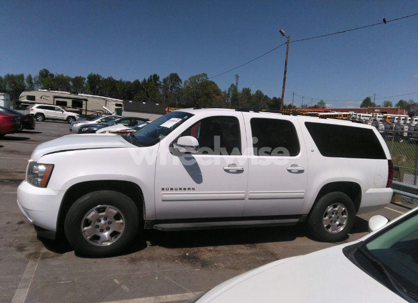 Photo 14 of 2014 Chevrolet Suburban 1500 LT (VIN 1GNSCJE05ER117663)