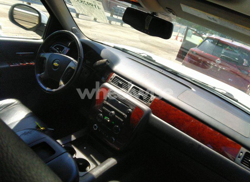 Photo 5 of 2014 Chevrolet Suburban 1500 LT (VIN 1GNSCJE05ER117663)