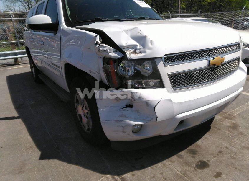 Photo 6 of 2014 Chevrolet Suburban 1500 LT (VIN 1GNSCJE05ER117663)