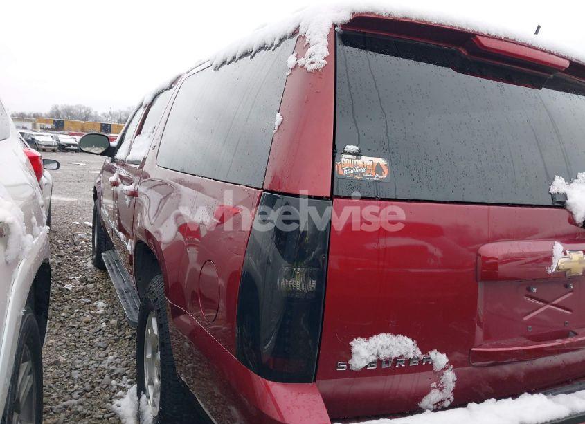 Photo 3 of 2011 Chevrolet Suburban 1500 LT1 (VIN 1GNSCJE06BR318421)