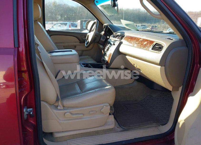 Photo 5 of 2011 Chevrolet Suburban 1500 LT1 (VIN 1GNSCJE06BR318421)