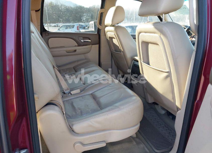 Photo 8 of 2011 Chevrolet Suburban 1500 LT1 (VIN 1GNSCJE06BR318421)