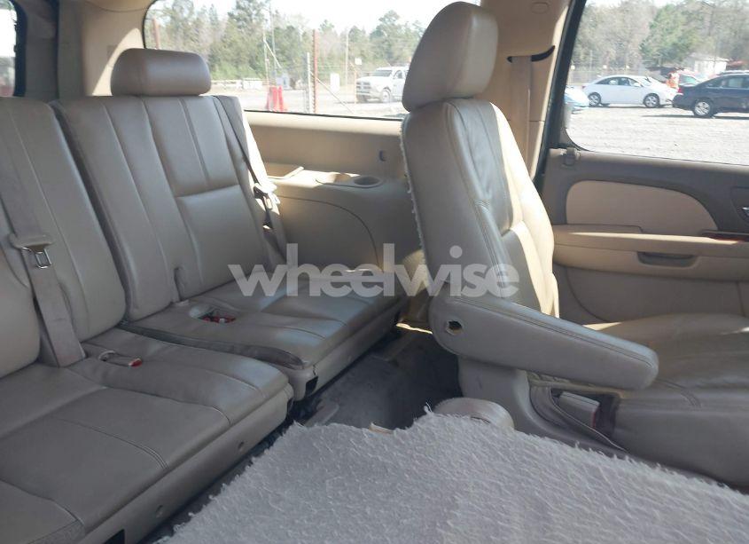 Photo 8 of 2011 Chevrolet Suburban 1500 LT1 (VIN 1GNSCJE06BR402433)