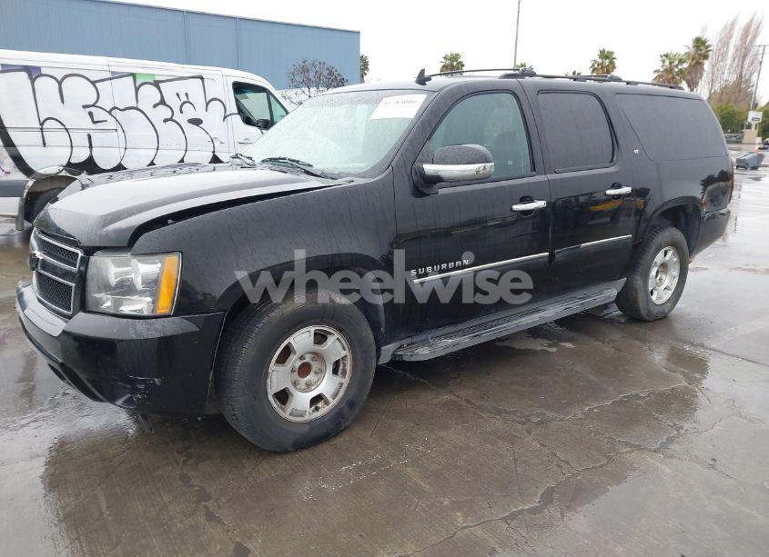 Photo 2 of 2012 Chevrolet Suburban 1500 LT (VIN 1GNSCJE06CR222550)