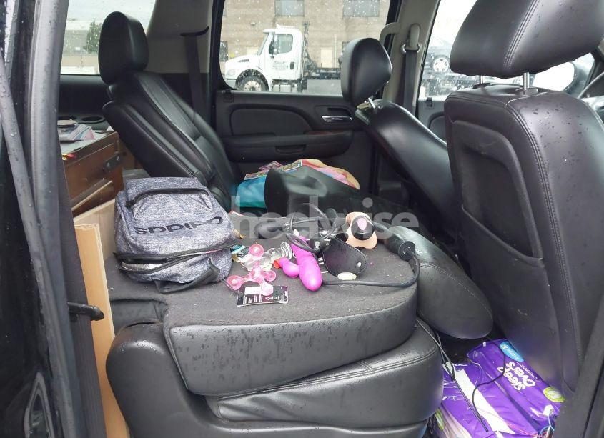 Photo 8 of 2012 Chevrolet Suburban 1500 LT (VIN 1GNSCJE06CR222550)