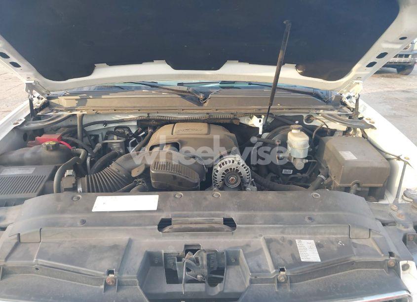 Photo 10 of 2012 Chevrolet Suburban 1500 LT (VIN 1GNSCJE06CR226677)