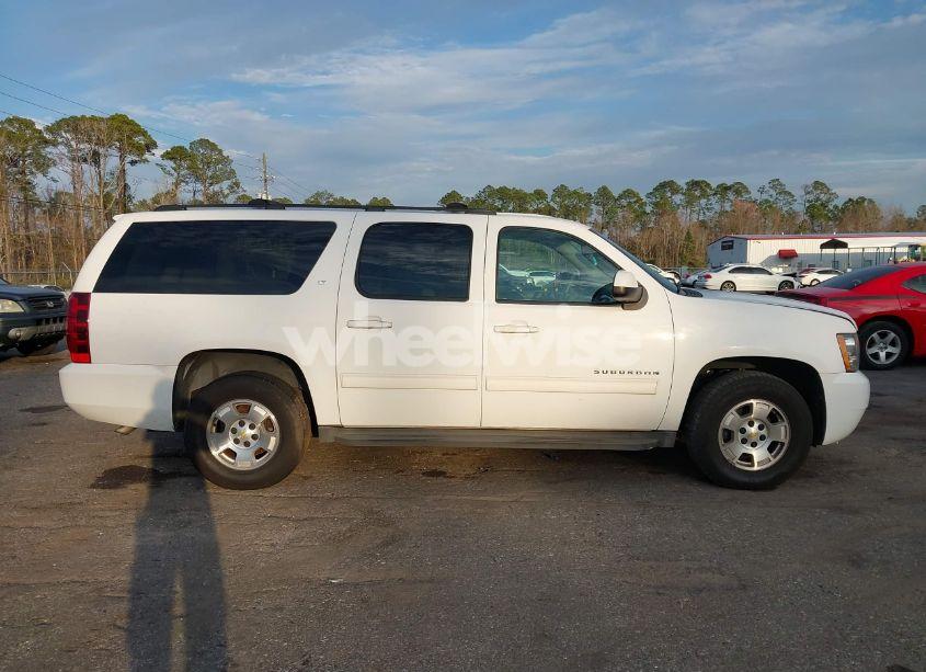 Photo 13 of 2012 Chevrolet Suburban 1500 LT (VIN 1GNSCJE06CR226677)