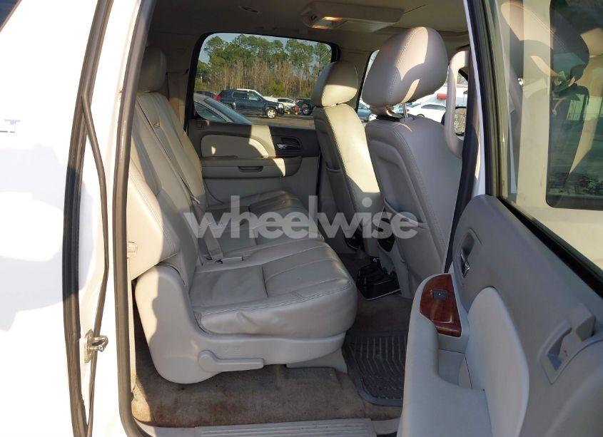 Photo 8 of 2012 Chevrolet Suburban 1500 LT (VIN 1GNSCJE06CR226677)